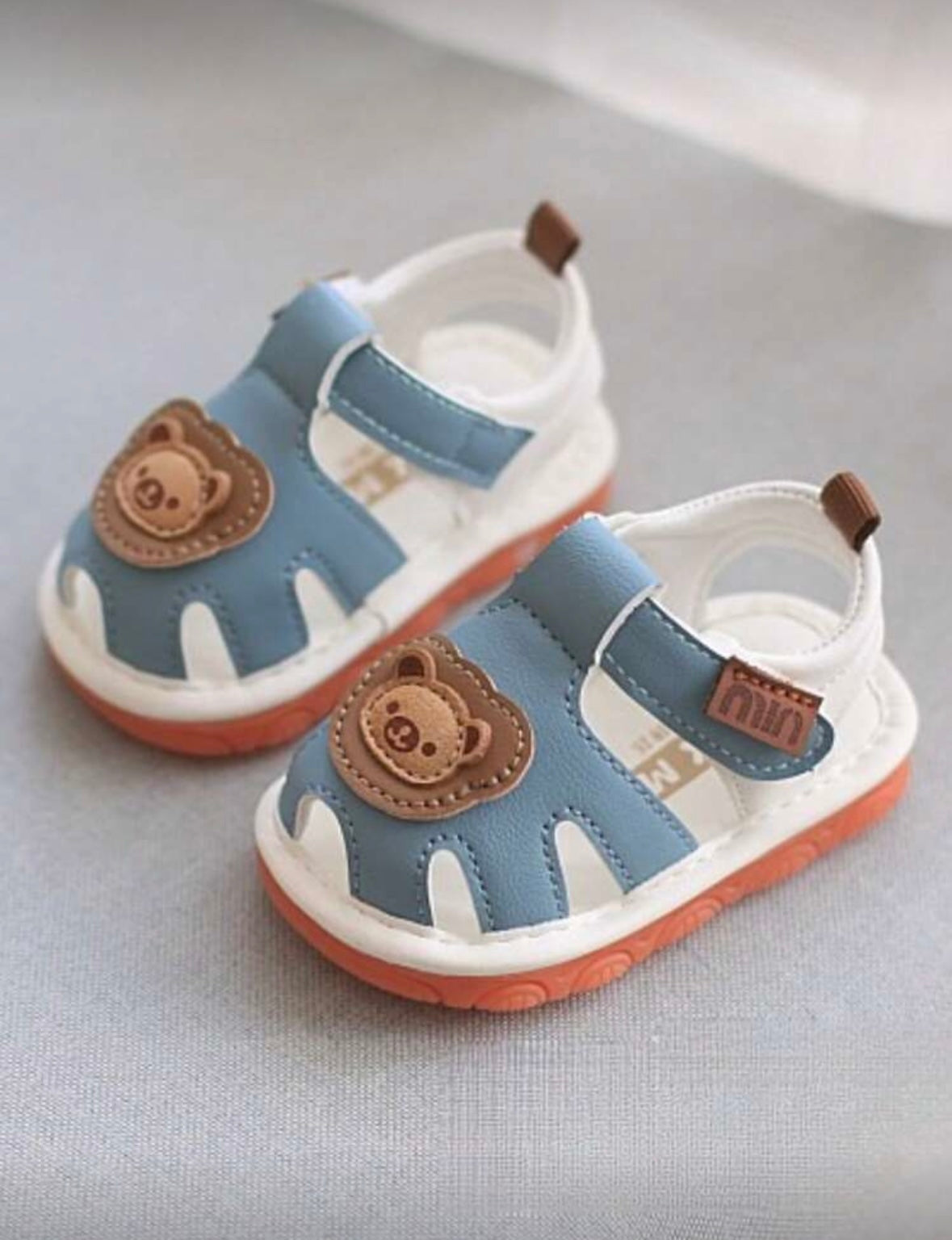 Brown bear pre-walking sandals