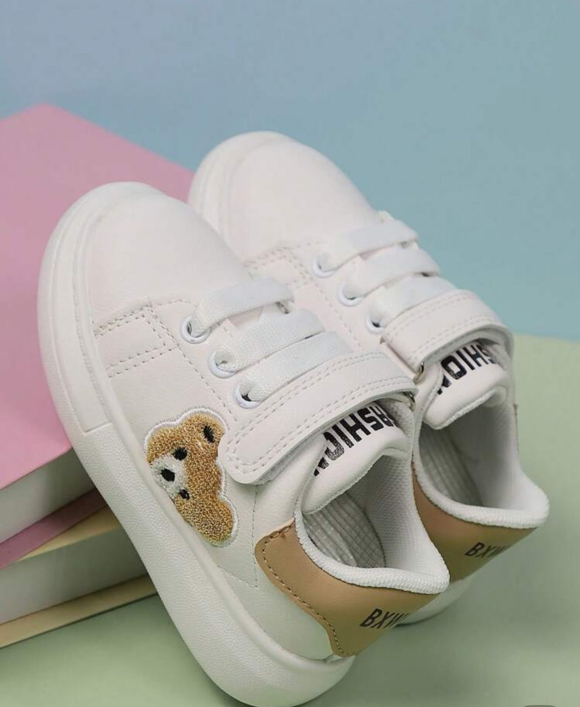 Bear lightweight sneakers