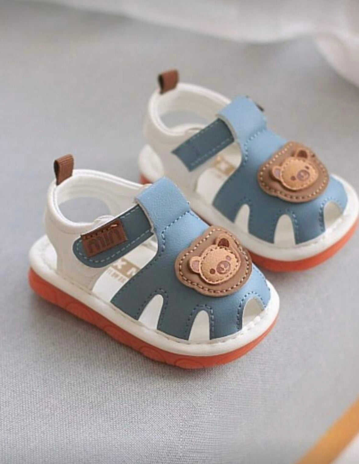 Brown bear pre-walking sandals