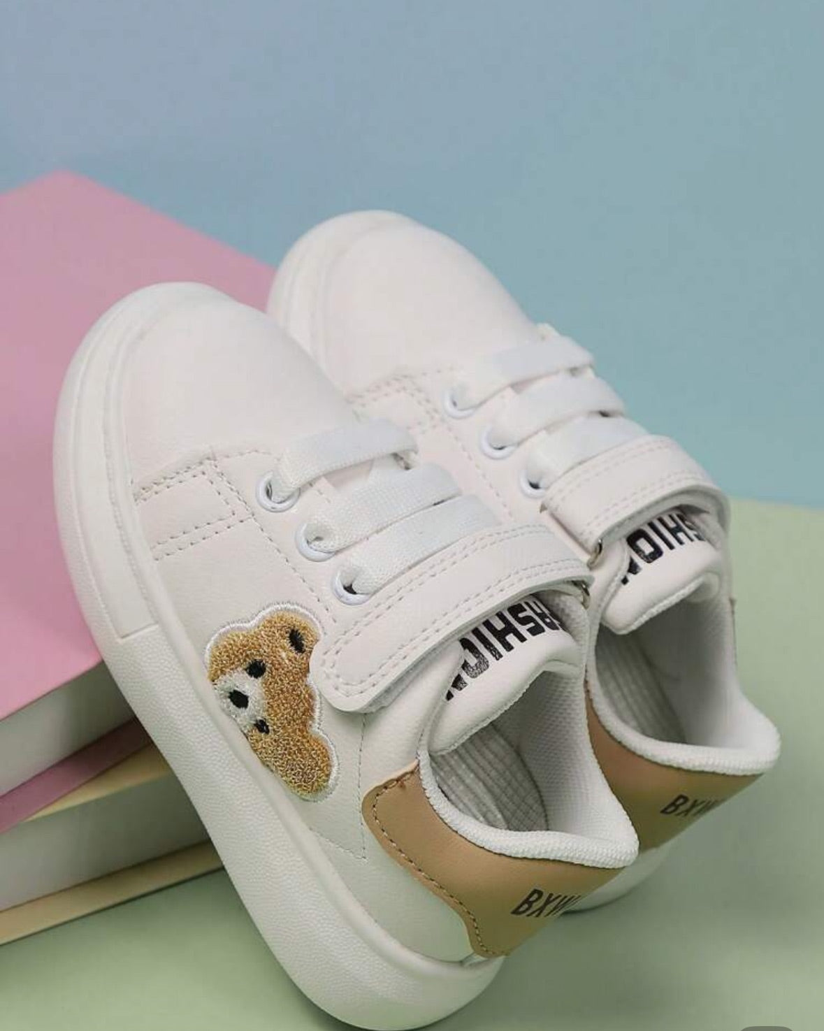 Bear lightweight sneakers